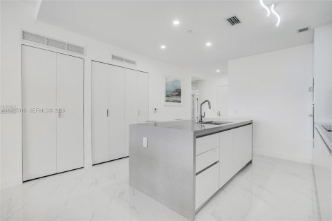 Condominio en alquiler en Miami, Florida, 3 dormitorios, 143.26 m2 № 1985954 - foto 13