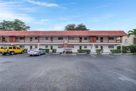 Condo in Coral Springs, Florida, 2 bedrooms № 2250143