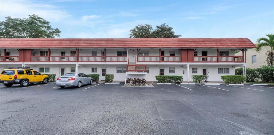 Condo in Coral Springs, Florida, 2 bedrooms № 2250143