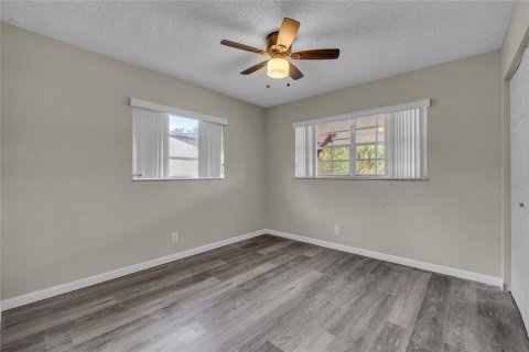 Condo in Coral Springs, Florida, 2 bedrooms № 2250143 - photo 11
