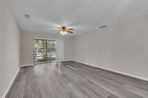 Condo in Coral Springs, Florida, 2 bedrooms № 2250143 - photo 6