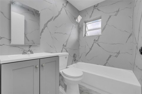 Condo in Coral Springs, Florida, 2 bedrooms № 2250143 - photo 12