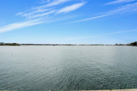 Купить кондоминиум в Норт-Майами, Флорида 1 спальня, № 2029018 - фото 27