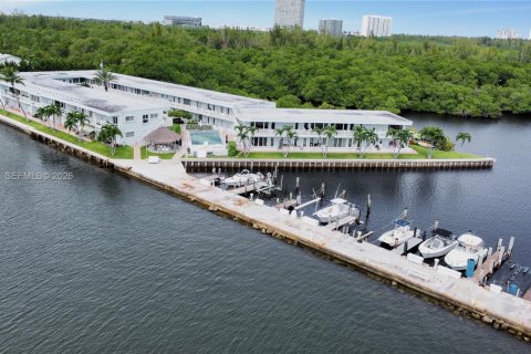 Купить кондоминиум в Норт-Майами, Флорида 1 спальня, № 2029018 - фото 12