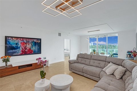 Condo in North Miami, Florida, 2 bedrooms  № 1938318 - photo 19