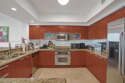 Condo in North Miami, Florida, 2 bedrooms  № 1938318 - photo 16