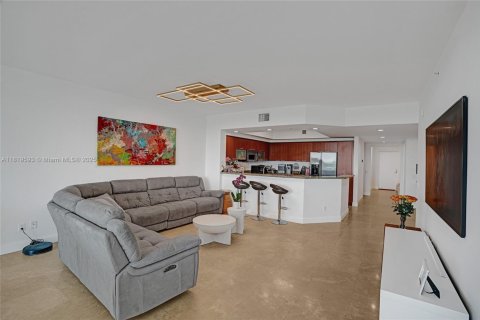 Condo in North Miami, Florida, 2 bedrooms  № 1938318 - photo 20