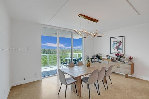 Condo in North Miami, Florida, 2 bedrooms  № 1938318 - photo 24