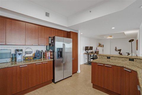 Condo in North Miami, Florida, 2 bedrooms  № 1938318 - photo 15