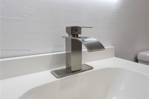 Copropriété à louer à Miami, Floride: 2 chambres, 83.52 m2 № 1895550 - photo 8