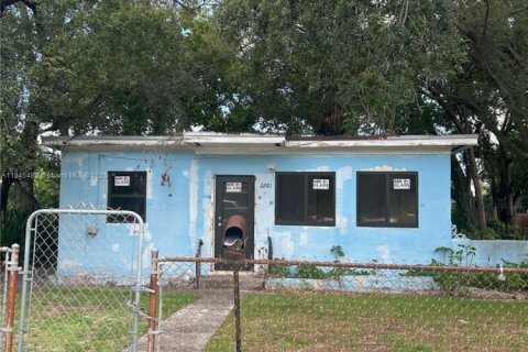 House in Miami Gardens, Florida 3 bedrooms, 83.24 sq.m. № 1841094 - photo 1
