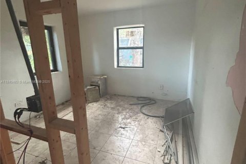 House in Miami Gardens, Florida 3 bedrooms, 83.24 sq.m. № 1841094 - photo 14