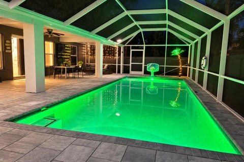 House in Port St. Lucie, Florida 4 bedrooms, 193.05 sq.m. № 2402395 - photo 2