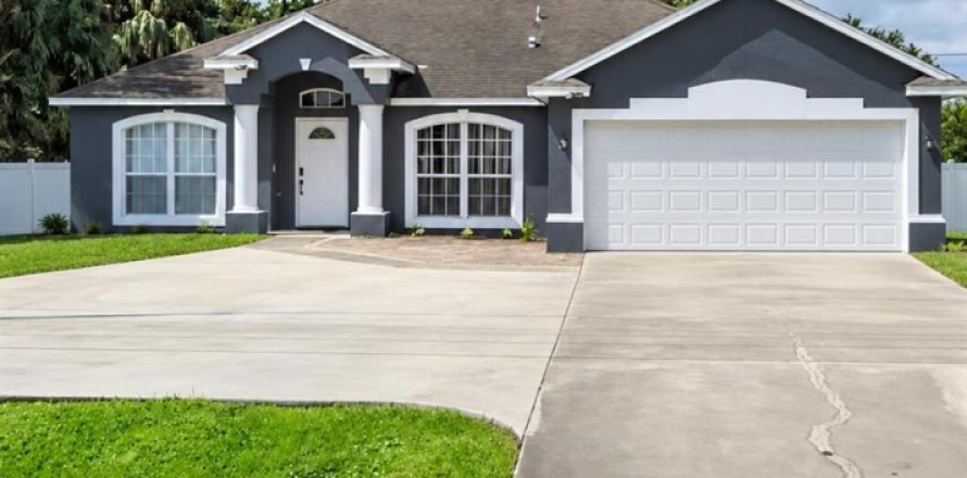 House in Port St. Lucie, Florida 4 bedrooms, 193.05 sq.m. № 2402395