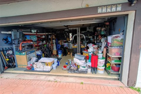 House in Miami, Florida 3 bedrooms, 166.3 sq.m. № 1818651 - photo 4