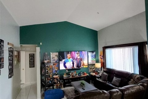 House in Miami, Florida 3 bedrooms, 166.3 sq.m. № 1818651 - photo 20
