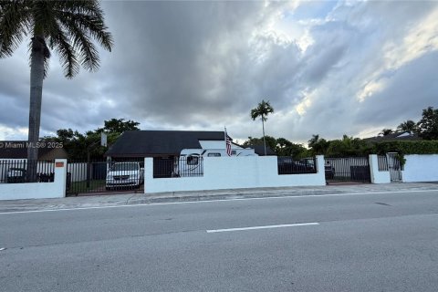 House in Miami, Florida 3 bedrooms, 166.3 sq.m. № 1818651 - photo 1