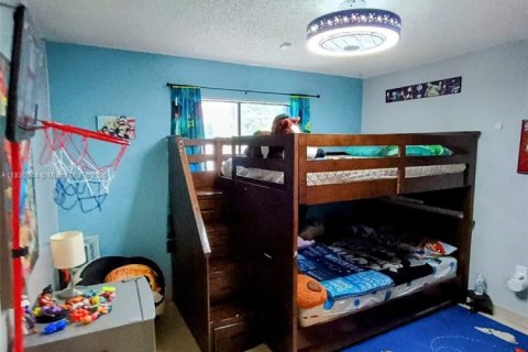 House in Miami, Florida 3 bedrooms, 166.3 sq.m. № 1818651 - photo 6