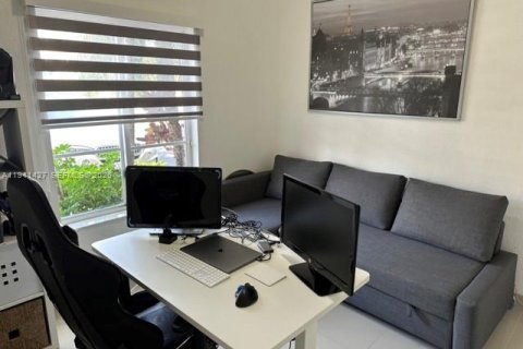 Condominio en alquiler en Doral, Florida, 3 dormitorios, 135.82 m2 № 1999729 - foto 8