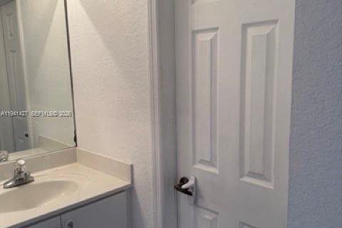 Condominio en alquiler en Doral, Florida, 3 dormitorios, 135.82 m2 № 1999729 - foto 26