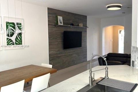 Condominio en alquiler en Doral, Florida, 3 dormitorios, 135.82 m2 № 1999729 - foto 11