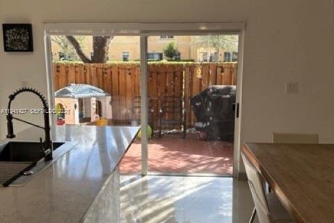 Condominio en alquiler en Doral, Florida, 3 dormitorios, 135.82 m2 № 1999729 - foto 13