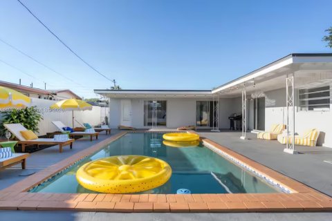 Casa en alquiler en Hollywood, Florida, 3 dormitorios, 93.65 m2 № 2031774 - foto 2