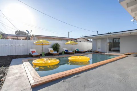 Casa en alquiler en Hollywood, Florida, 3 dormitorios, 93.65 m2 № 2031774 - foto 7