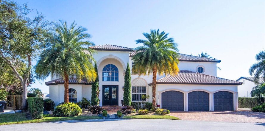 Villa ou maison à Lighthouse Point, Floride 6 chambres, 454.76 m2 № 2273546