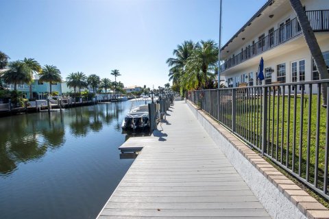 Villa ou maison à vendre à Lighthouse Point, Floride: 6 chambres, 454.76 m2 № 2273546 - photo 4