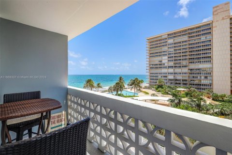 Condo in Fort Lauderdale, Florida, 1 bedroom  № 1811678 - photo 22