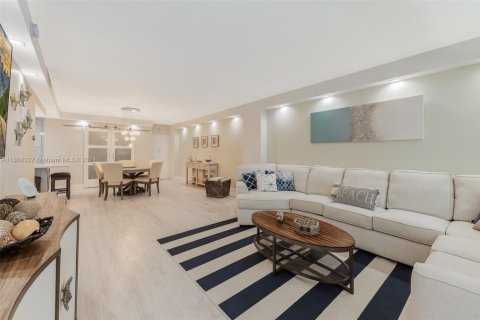 Condo in Fort Lauderdale, Florida, 1 bedroom  № 1811678 - photo 25