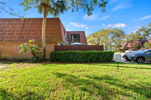 Townhouse in Palm City, Florida 2 bedrooms, 114.83 sq.m. № 2153748 - photo 3