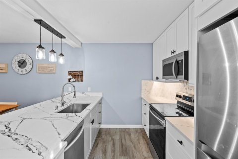 Townhouse in Palm City, Florida 2 bedrooms, 114.83 sq.m. № 2153748 - photo 17