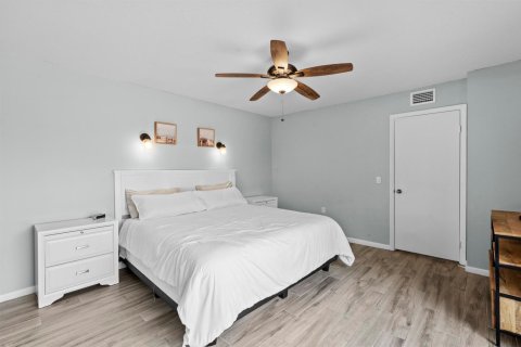 Townhouse in Palm City, Florida 2 bedrooms, 114.83 sq.m. № 2153748 - photo 26