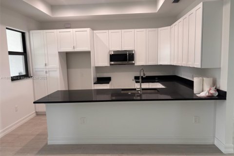 Casa en alquiler en Naples, Florida, 3 dormitorios, 167.22 m2 № 1891549 - foto 4