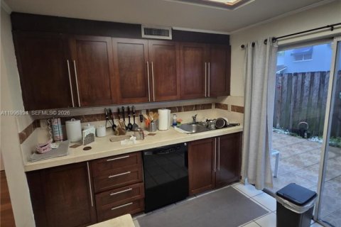 Купить кондоминиум в Хайалиа, Флорида 2 спальни, 94.76м2, № 2090855 - фото 3
