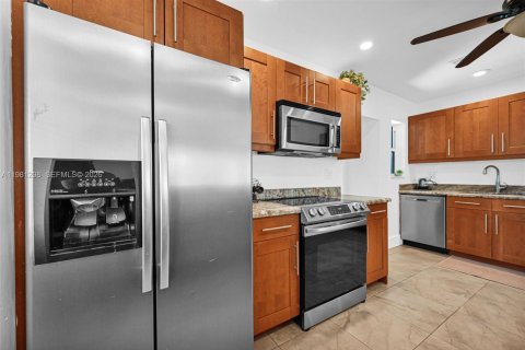 Villa ou maison à louer à Fort Lauderdale, Floride: 3 chambres, 134.71 m2 № 2044370 - photo 12