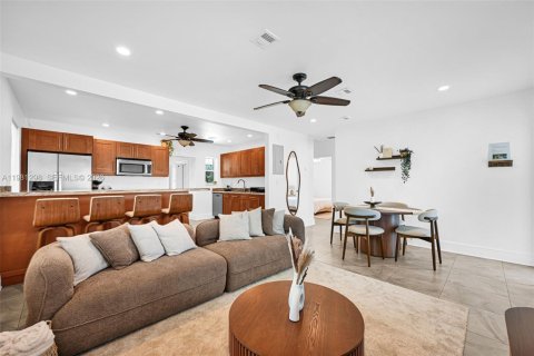 Villa ou maison à louer à Fort Lauderdale, Floride: 3 chambres, 134.71 m2 № 2044370 - photo 2