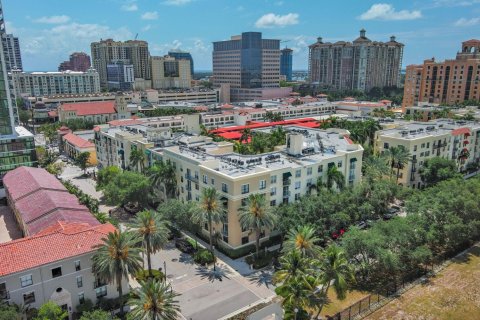 Condo in West Palm Beach, Florida, 2 bedrooms  № 1159823 - photo 1
