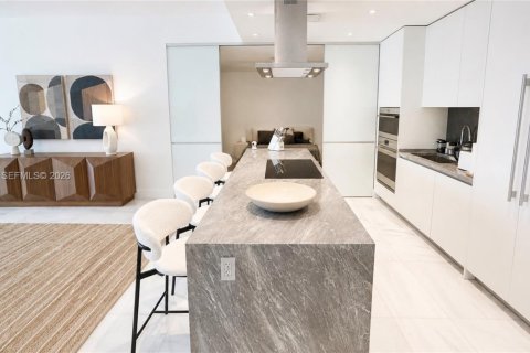 Copropriété à vendre à Miami, Floride: 2 chambres, 198.9 m2 № 2390197 - photo 7