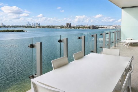 Copropriété à vendre à Miami, Floride: 2 chambres, 198.9 m2 № 2390197 - photo 2
