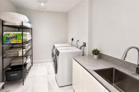 Copropriété à vendre à Miami, Floride: 2 chambres, 198.9 m2 № 2390197 - photo 25