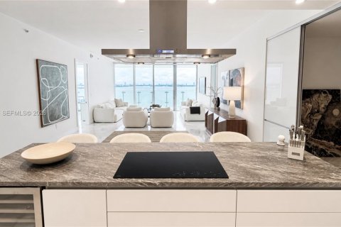 Copropriété à vendre à Miami, Floride: 2 chambres, 198.9 m2 № 2390197 - photo 13