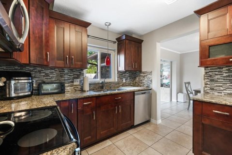 Propiedad comercial en venta en Palm Coast, Florida, 7 dormitorios, 354.05 m2 № 1908710 - foto 7