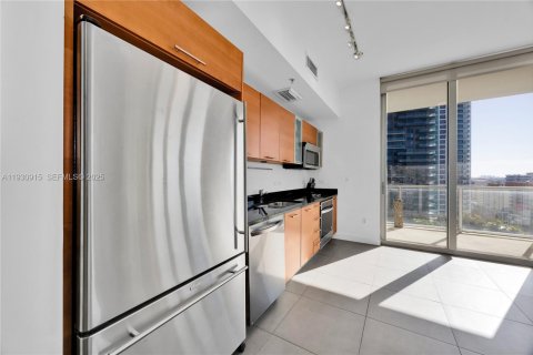 Condo in Miami, Florida, 2 bedrooms № 1991627 - photo 10