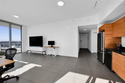 Condo in Miami, Florida, 2 bedrooms № 1991627 - photo 12