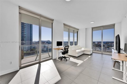 Condo in Miami, Florida, 2 bedrooms № 1991627 - photo 6