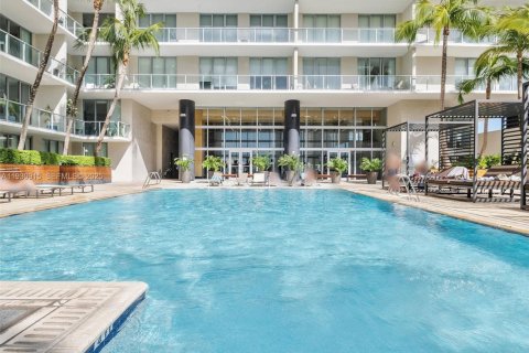 Condo in Miami, Florida, 2 bedrooms № 1991627 - photo 3