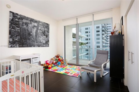 Condo in Miami, Florida, 2 bedrooms № 1991627 - photo 17